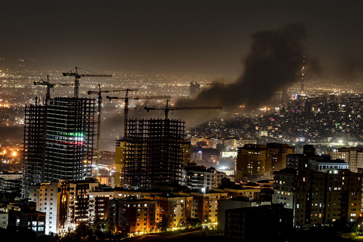 Iran, ondata di missili su Tel Aviv. Trump: “Deciderò se intervenire entro 2 settimane” Iran, ondata di missili su Tel Aviv. Trump: “Deciderò se intervenire entro 2 settimane”