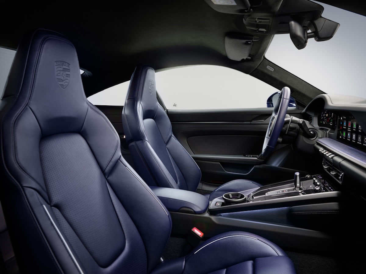 Porsche celebra i 40 anni con 911 e Taycan by Ferragamo Porsche celebra i 40 anni con 911 e Taycan by Ferragamo