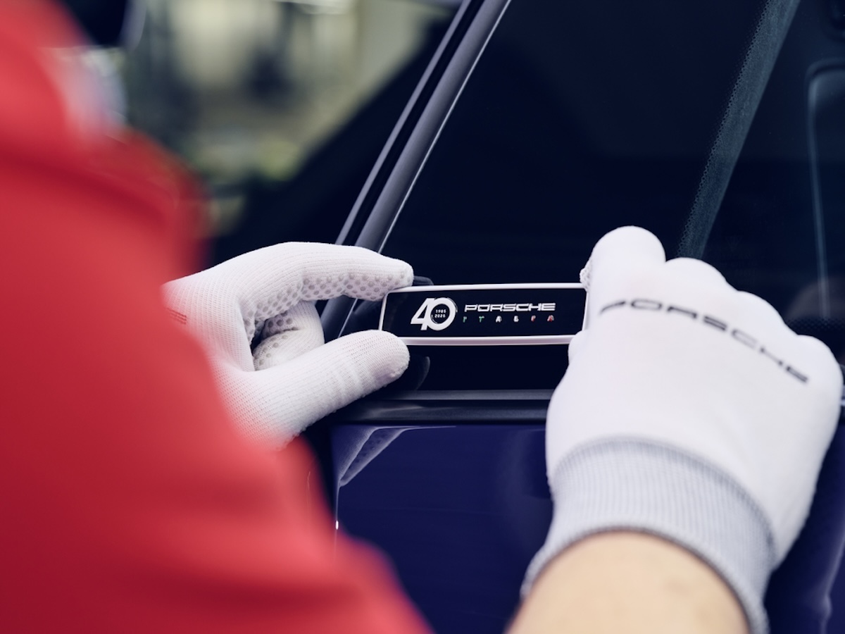 Porsche celebra i 40 anni con 911 e Taycan by Ferragamo Porsche celebra i 40 anni con 911 e Taycan by Ferragamo