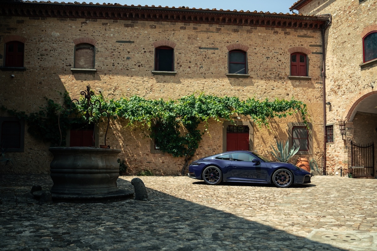 Porsche celebra i 40 anni con 911 e Taycan by Ferragamo Porsche celebra i 40 anni con 911 e Taycan by Ferragamo