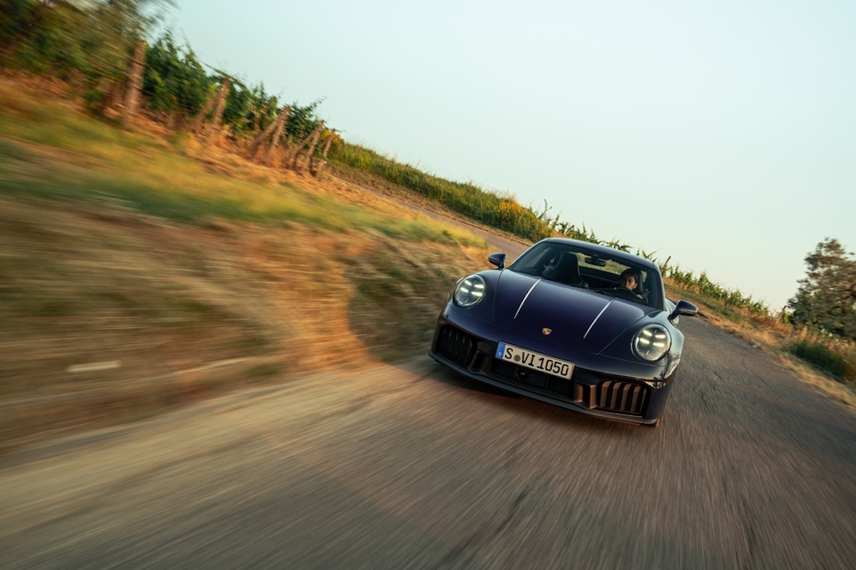 Porsche celebra i 40 anni con 911 e Taycan by Ferragamo Porsche celebra i 40 anni con 911 e Taycan by Ferragamo