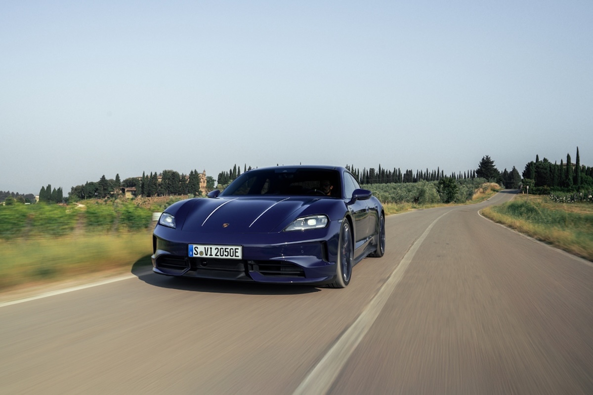 Porsche celebra i 40 anni con 911 e Taycan by Ferragamo Porsche celebra i 40 anni con 911 e Taycan by Ferragamo