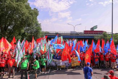 Metalmeccanici, folla di 10 mila persone blocca la tangenziale a Bologna. Furia della Procura. VIDEO