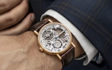 Milano, ruba un orologio da 250mila euro a un turista tunisino davanti all’Armani Hotel