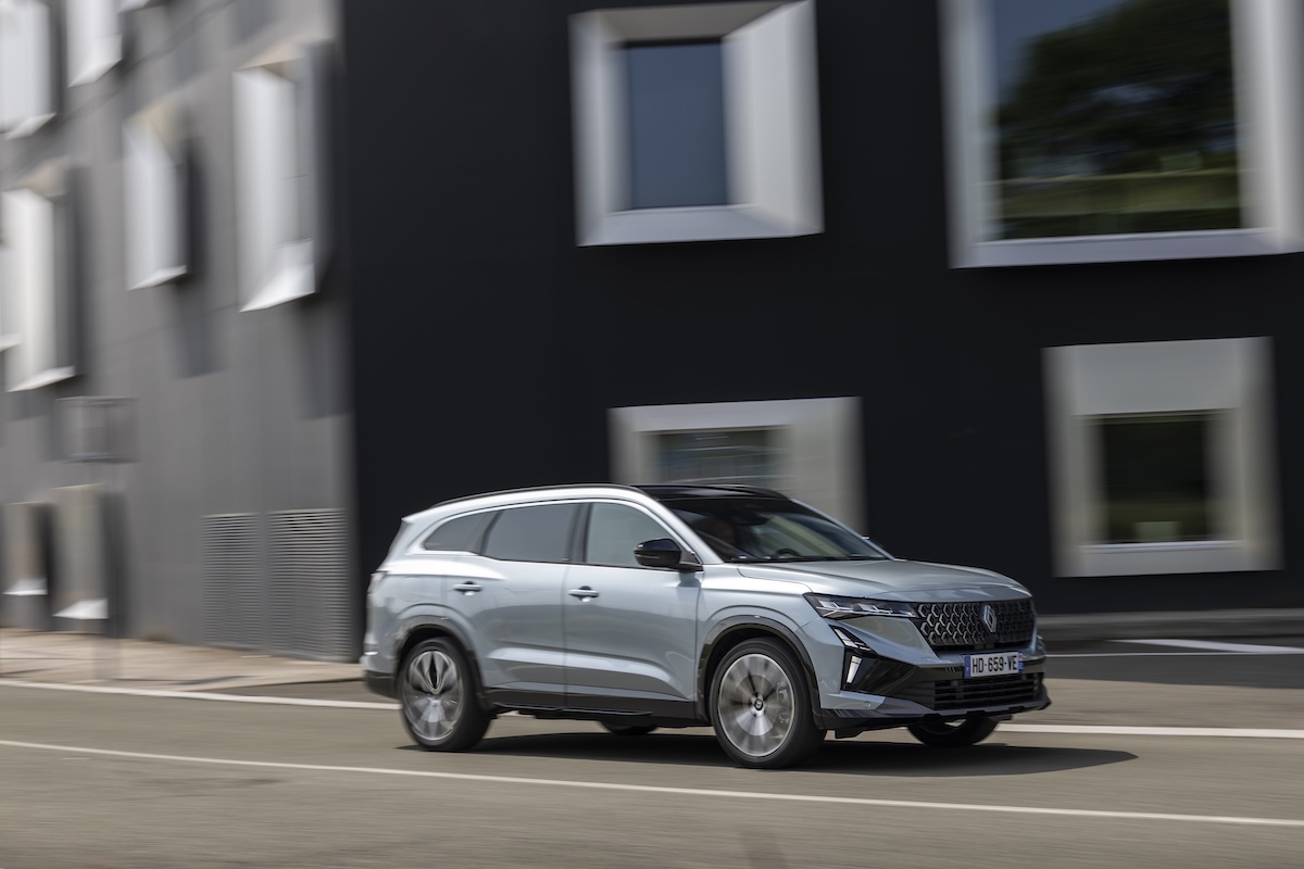 Renault Espace MY 2025: stile rinnovato, tecnologia e comfort top Renault Espace MY 2025: stile rinnovato, tecnologia e comfort top
