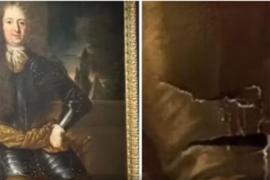 Uffizi, turista cade mentre fa un selfie, danni alla tela del dipinto – Verrà denunciato