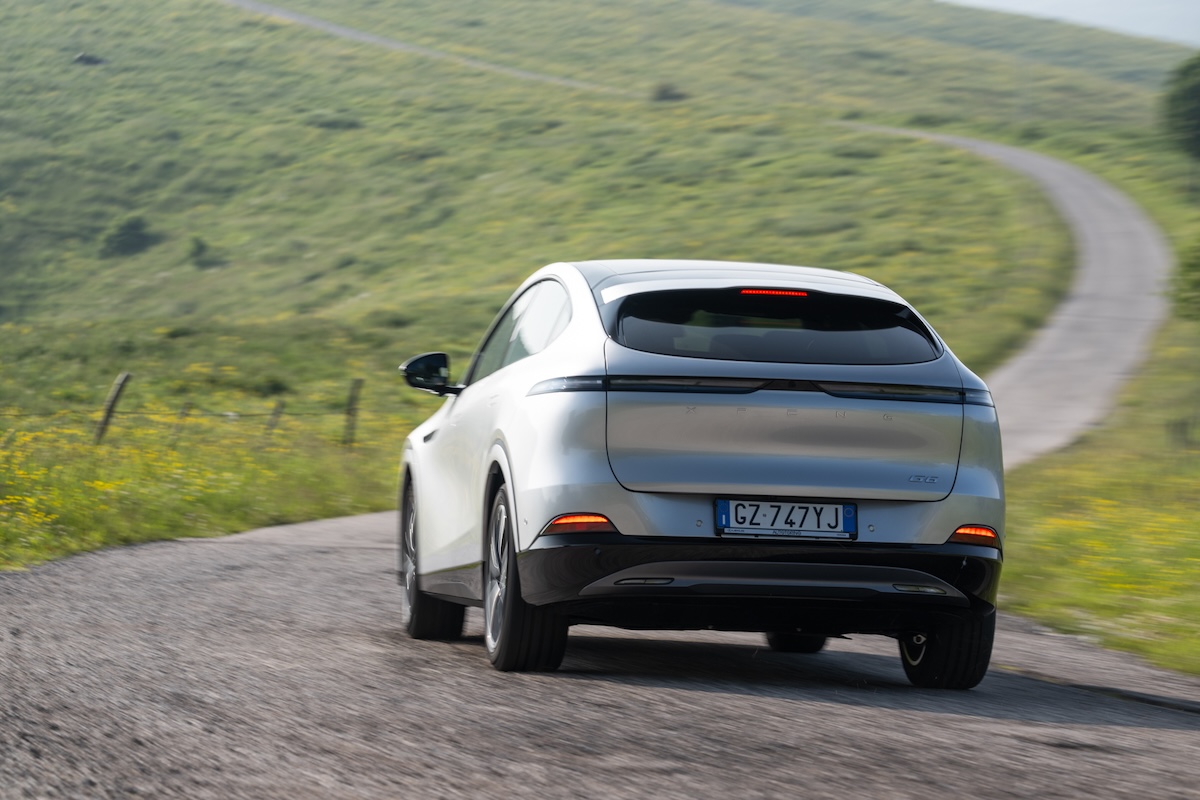 XPENG G6, il SUV coupé elettrico che parla al futuro
