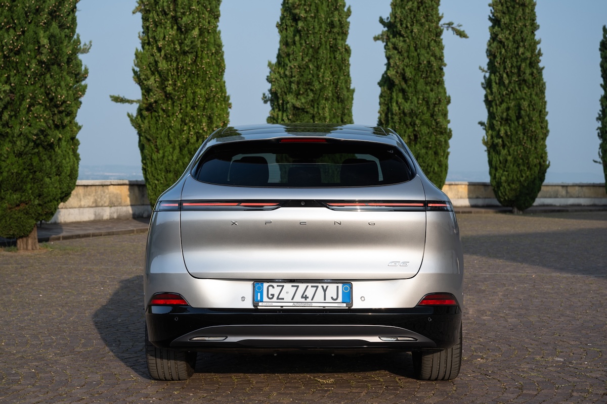 XPENG G6, il SUV coupé elettrico che parla al futuro