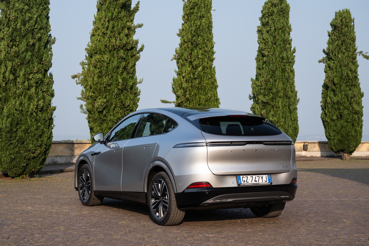 XPENG G6, il SUV coupé elettrico che parla al futuro