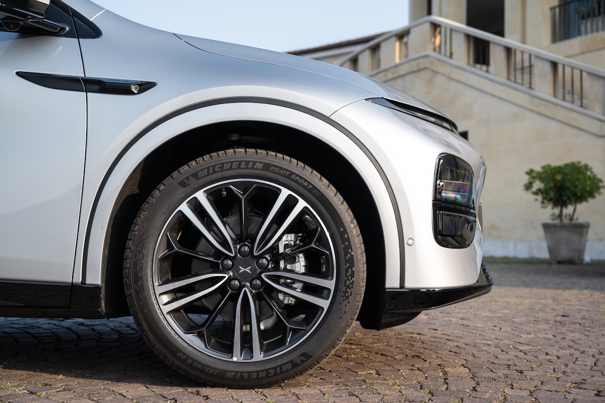 XPENG G6, il SUV coupé elettrico che parla al futuro