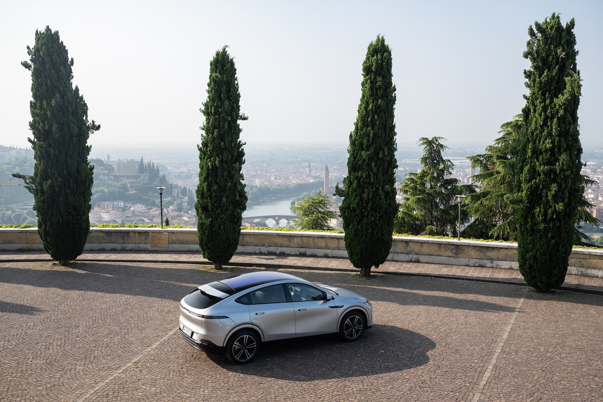 XPENG G6, il SUV coupé elettrico che parla al futuro