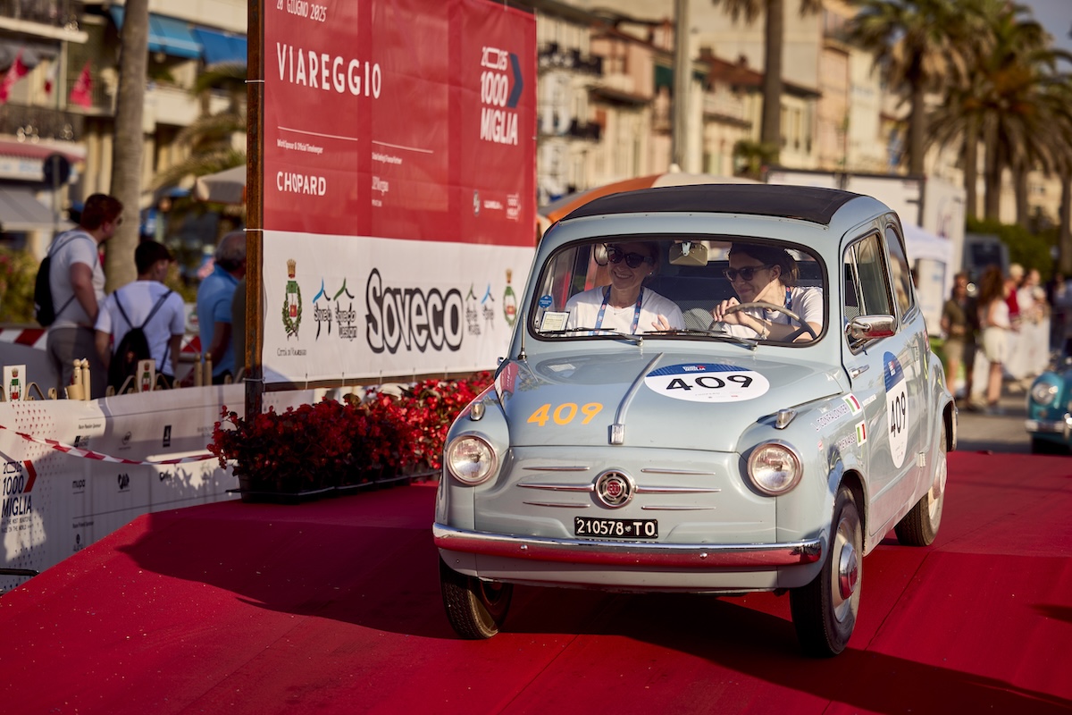 FIAT 600 e Abarth protagoniste alla 1000 Miglia 2025 FIAT 600 e Abarth protagoniste alla 1000 Miglia 2025