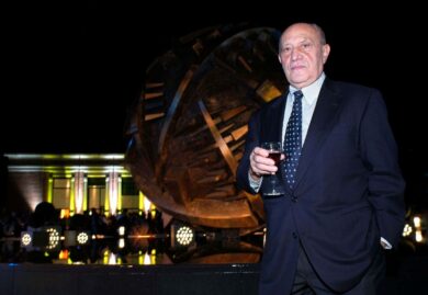 Lutto nel mondo dell’arte: è morto Arnaldo Pomodoro. Addio al gigante della scultura