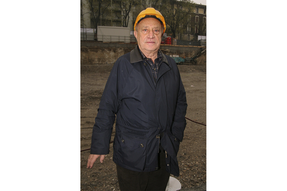 Chi era Arnaldo Pomodoro, il maestro delle sfere di bronzo che tutto il mondo ci invidiava Chi era Arnaldo Pomodoro, il maestro delle sfere di bronzo che tutto il mondo ci invidiava