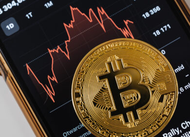 L’attacco Usa all’Iran spaventa anche le criptovalute: il Bitcoin crolla sotto la soglia dei 100mila dollari