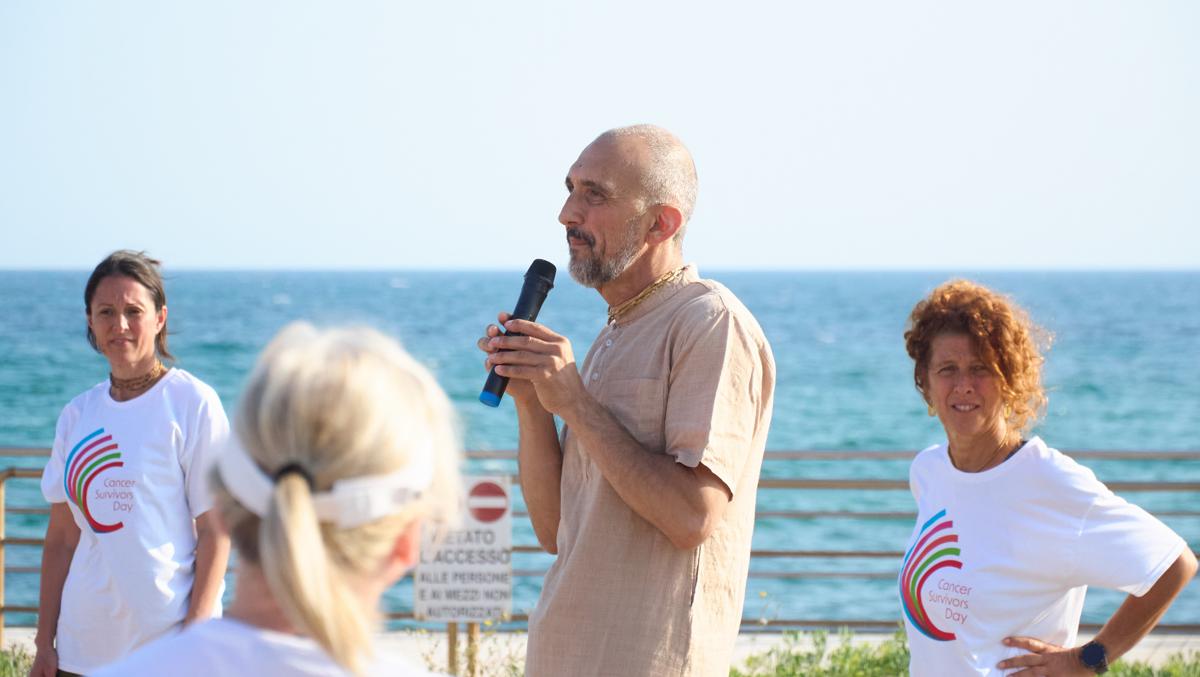 LILT Bari, seduta di yoga al sorgere del sole a Pane e Pomodoro