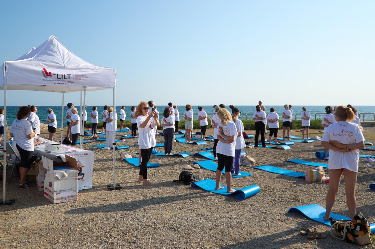 LILT Bari, seduta di yoga al sorgere del sole a Pane e Pomodoro