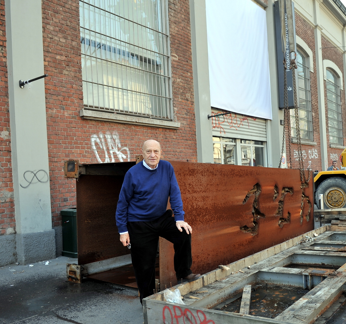 Chi era Arnaldo Pomodoro, il maestro delle sfere di bronzo che tutto il mondo ci invidiava Chi era Arnaldo Pomodoro, il maestro delle sfere di bronzo che tutto il mondo ci invidiava