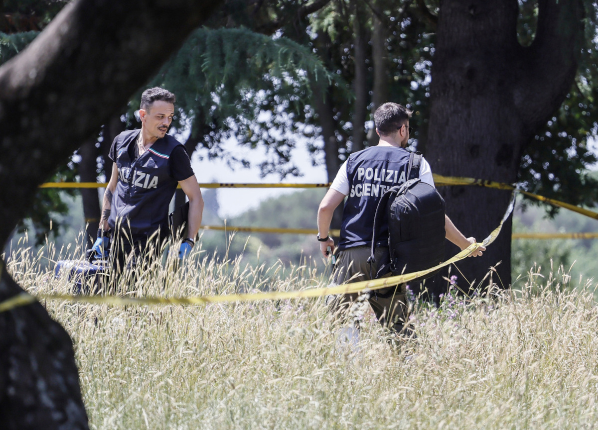 Donna e figlia trovate morte a Villa Pamphili, il finto regista Kaufmann ha dormito nel parco per 15 giorni Donna e figlia trovate morte a Villa Pamphili, il finto regista Kaufmann ha dormito nel parco per 15 giorni