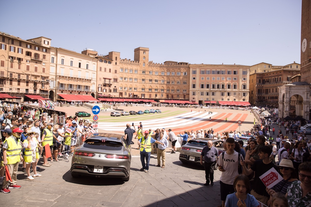 Denza Z9 GT debutta alla 1000 Miglia Green: lusso elettrico in gara Denza Z9 GT debutta alla 1000 Miglia Green: lusso elettrico in gara