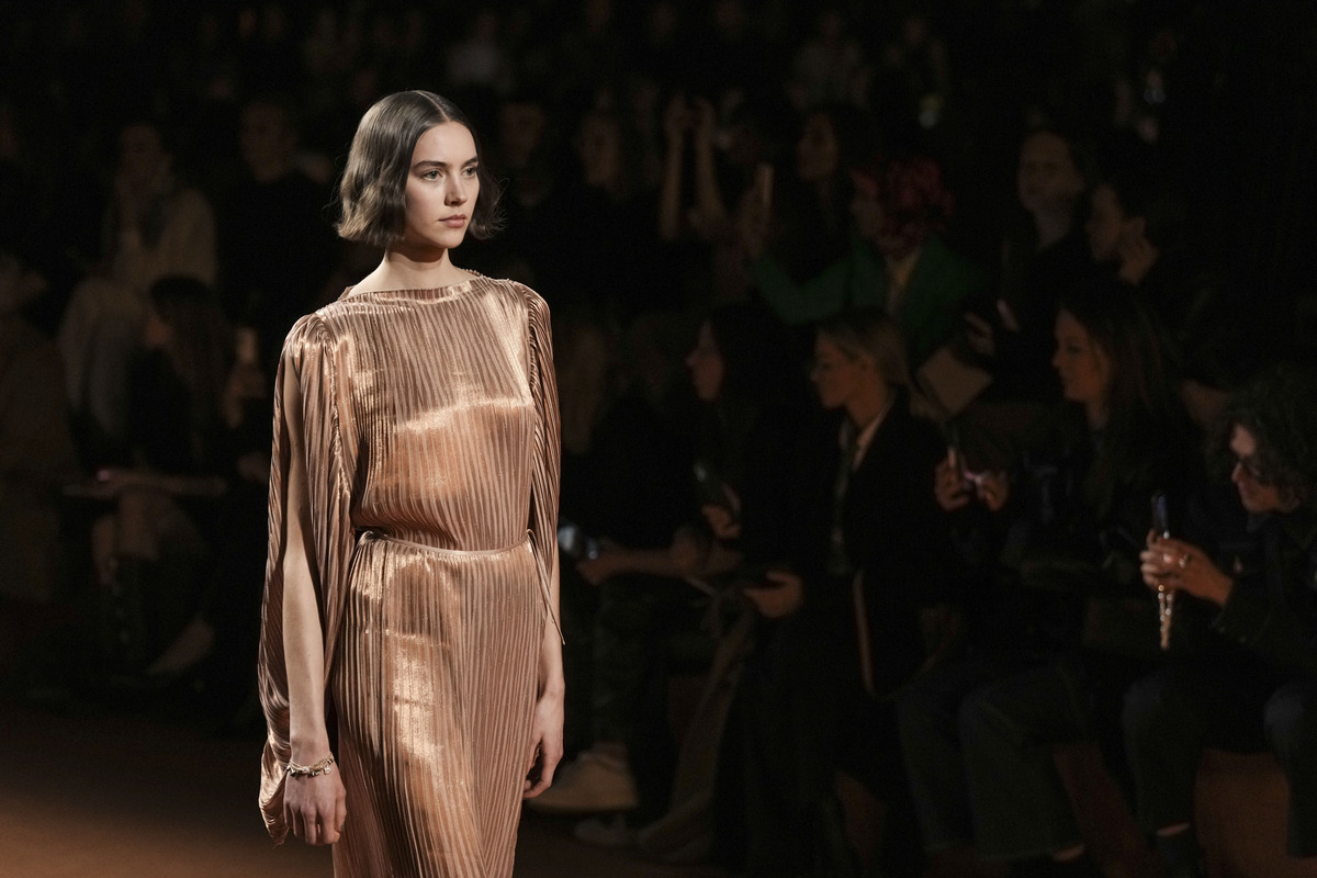 Immobiliare, Hermès rilancia su Forte dei Marmi: trattativa da 30 mln per un nuovo store. E anche Chanel e Armani scommettono sulla Versilia 