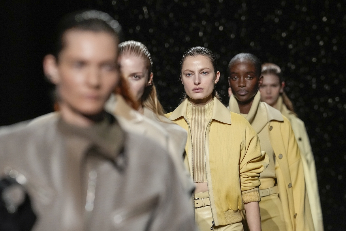 Immobiliare, Hermès rilancia su Forte dei Marmi: trattativa da 30 mln per un nuovo store. E anche Chanel e Armani scommettono sulla Versilia 