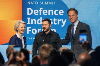Nato, ok al 5% del Pil per la difesa entro il 2035. Meloni: “Impegni necessari e sostenibili”. Al via l’incontro tra Trump e Zelensky
