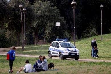 Villa Pamphili, donna e figlia trovate morte nel parco. Kaufmann ai pm: “Sono innocente”. Il telefono di Anastasia è sparito