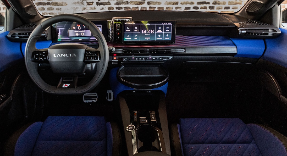 Nuova Lancia Ypsilon HF 280 CV: il ritorno dell’Elefantino Rosso tra elettrico, sport e leggenda Nuova Lancia Ypsilon HF 280 CV: il ritorno dell’Elefantino Rosso tra elettrico, sport e leggenda