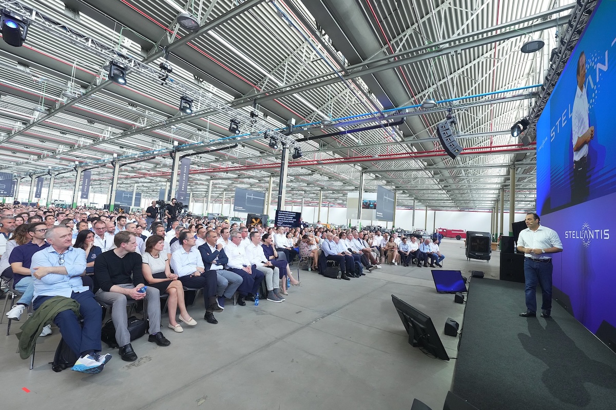 Stellantis, il nuovo CEO Filosa rivede il piano strategico: priorità a efficienza e mercati chiave Stellantis, il nuovo CEO Filosa rivede il piano strategico: priorità a efficienza e mercati chiave