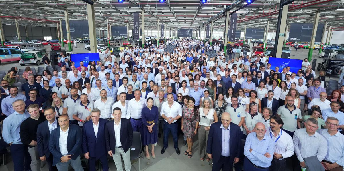 Stellantis, il nuovo CEO Filosa rivede il piano strategico: priorità a efficienza e mercati chiave Stellantis, il nuovo CEO Filosa rivede il piano strategico: priorità a efficienza e mercati chiave