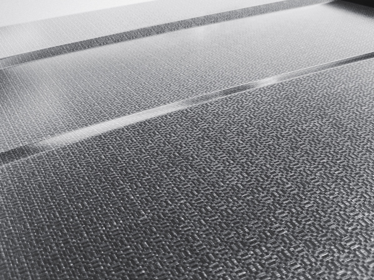 BMW punta sulle fibre naturali: dai circuiti alla produzione di serie per un’auto più sostenibile BMW punta sulle fibre naturali: dai circuiti alla produzione di serie per un’auto più sostenibile