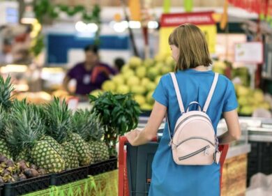 Istat, cala la fiducia dei consumatori prima dell’estate: rincari e crisi geopolitiche frenano gli italiani