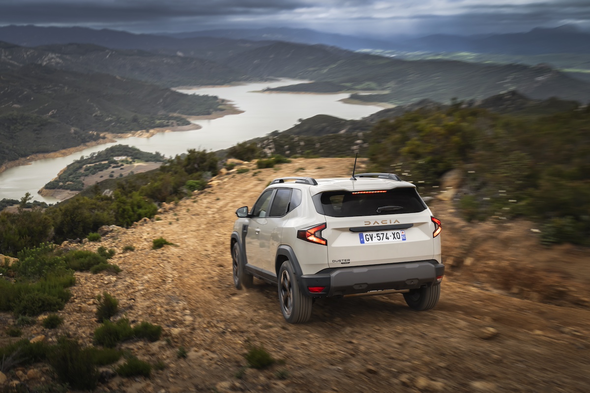 Dacia Duster e vita outdoor: scopri il sistema YouClip e i nuovi accessori InNature