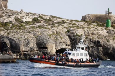 Tragedia nel Mediterraneo: nave Emergency recupera due corpi al largo della Libia