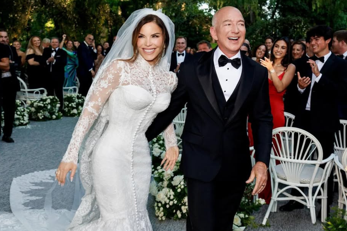 Bezos e Sánchez sposi a Venezia. Attesa per la festa finale, ma Lady Gaga e Elton John danno buca Bezos e Sánchez sposi a Venezia. Attesa per la festa finale, ma Lady Gaga e Elton John danno buca