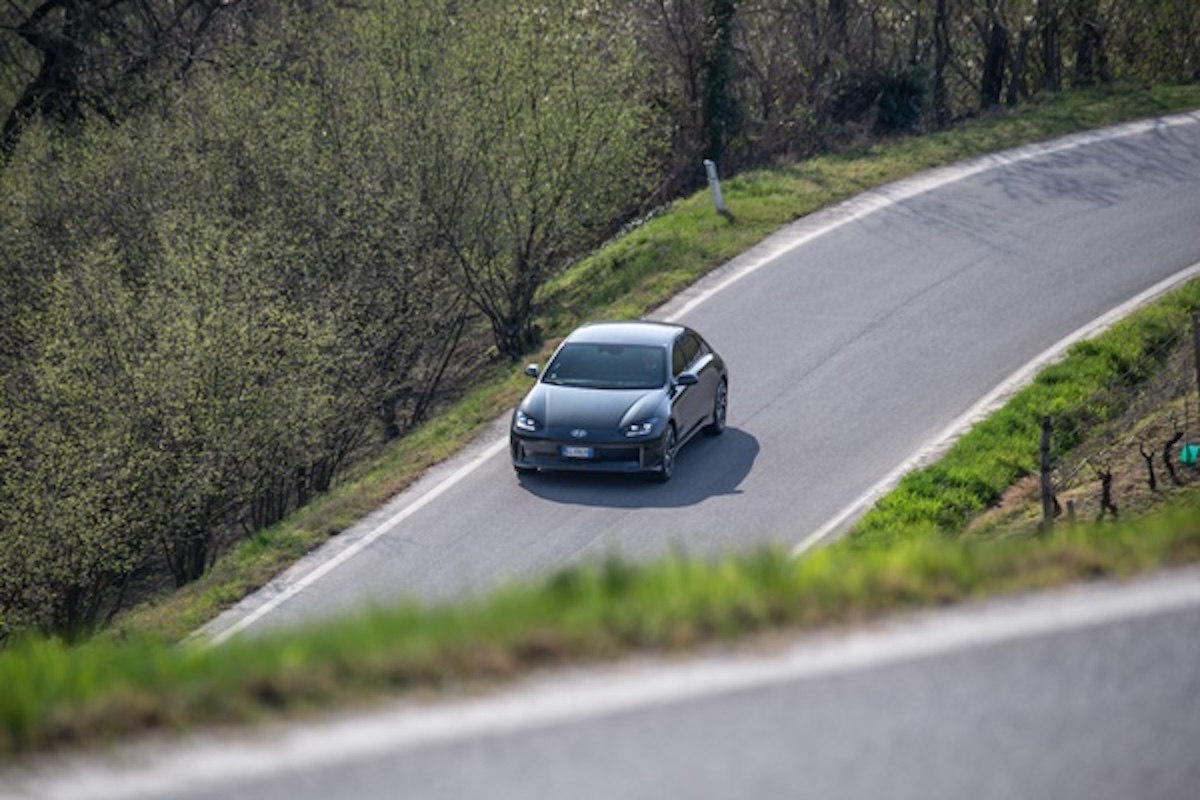 Hyundai i-Pedal: guida con un solo pedale, più comfort e autonomia per la mobilità elettrica Hyundai i-Pedal: guida con un solo pedale, più comfort e autonomia per la mobilità elettrica