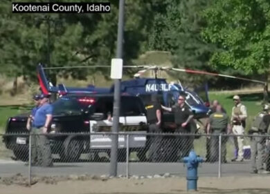 Usa, sparatoria contro i pompieri, almeno due morti. La polizia: “Killer nascosti nel bosco”