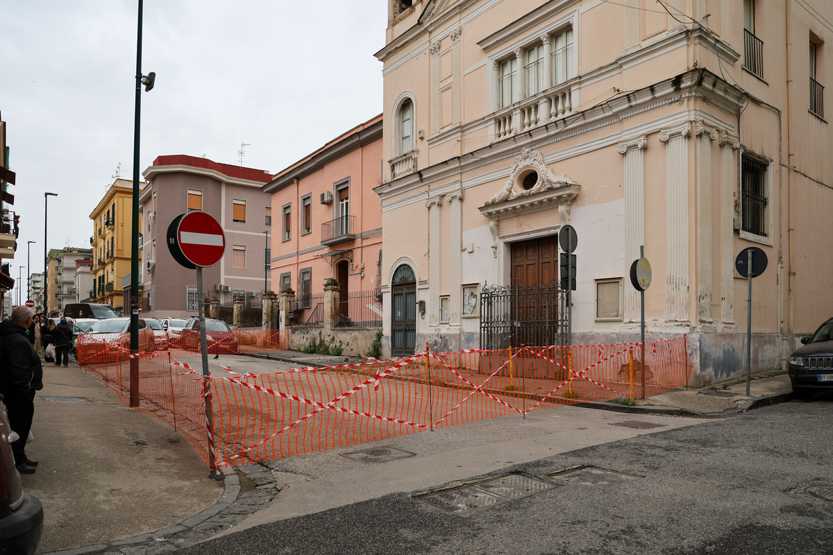 Campi Flegrei: Musumeci, ‘mai detto che cittadini debbano lasciare l’area’ Campi Flegrei: Musumeci, ‘mai detto che cittadini debbano lasciare l’area’