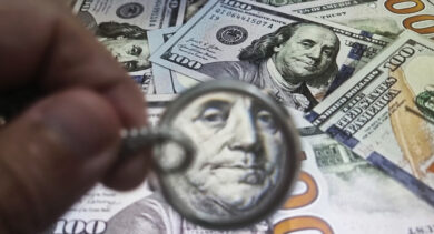 Effetto Trump al contrario, il dollaro mai così male dal 1973. Dazi, guerre e instabilità