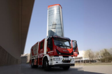 Torre Generali, aperto un fascicolo per crollo colposo e sequestrato il tetto. La piazza di CityLife riapre