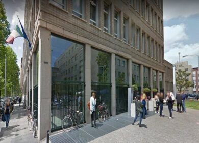 Scandalo in Bocconi, la chat di quattro studenti (sospesi) con “ripugnanti allusioni sessuali” verso una compagna di corso