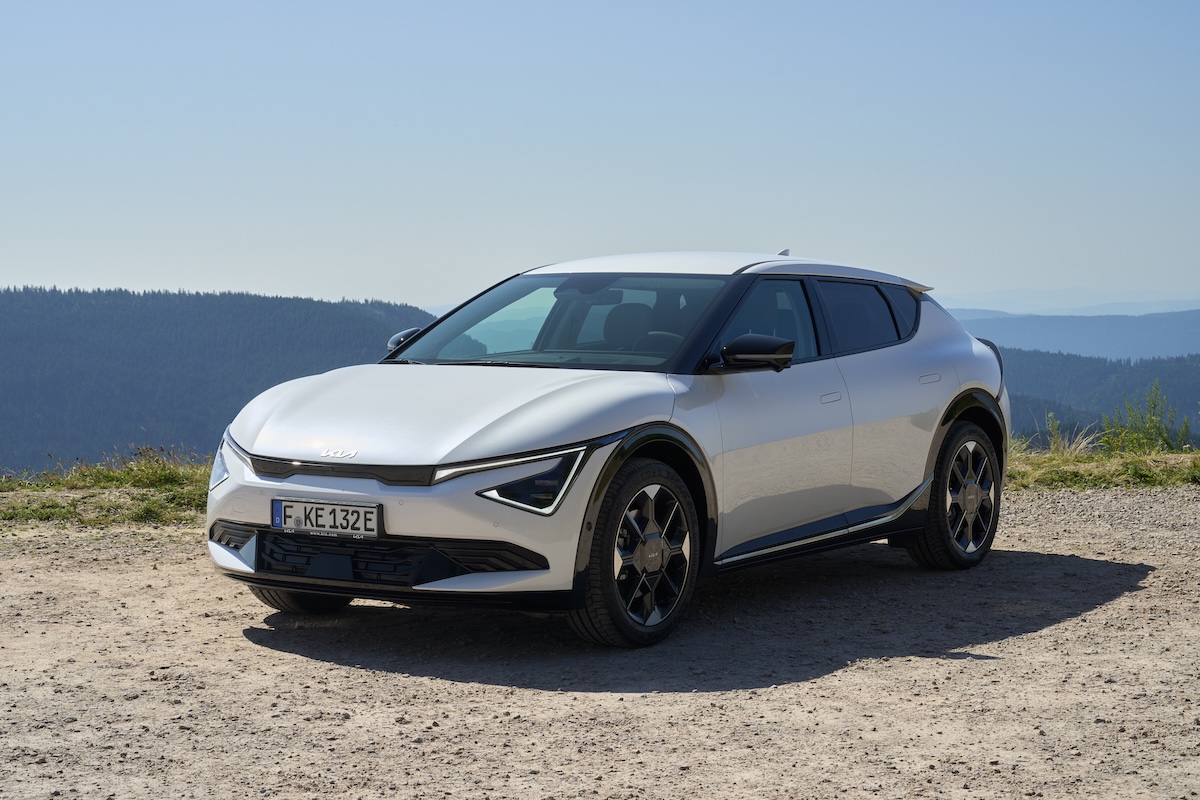 Kia EV6 si rinnova: fino a 582 km di autonomia e un look tutto nuovo Kia EV6 si rinnova: fino a 582 km di autonomia e un look tutto nuovo