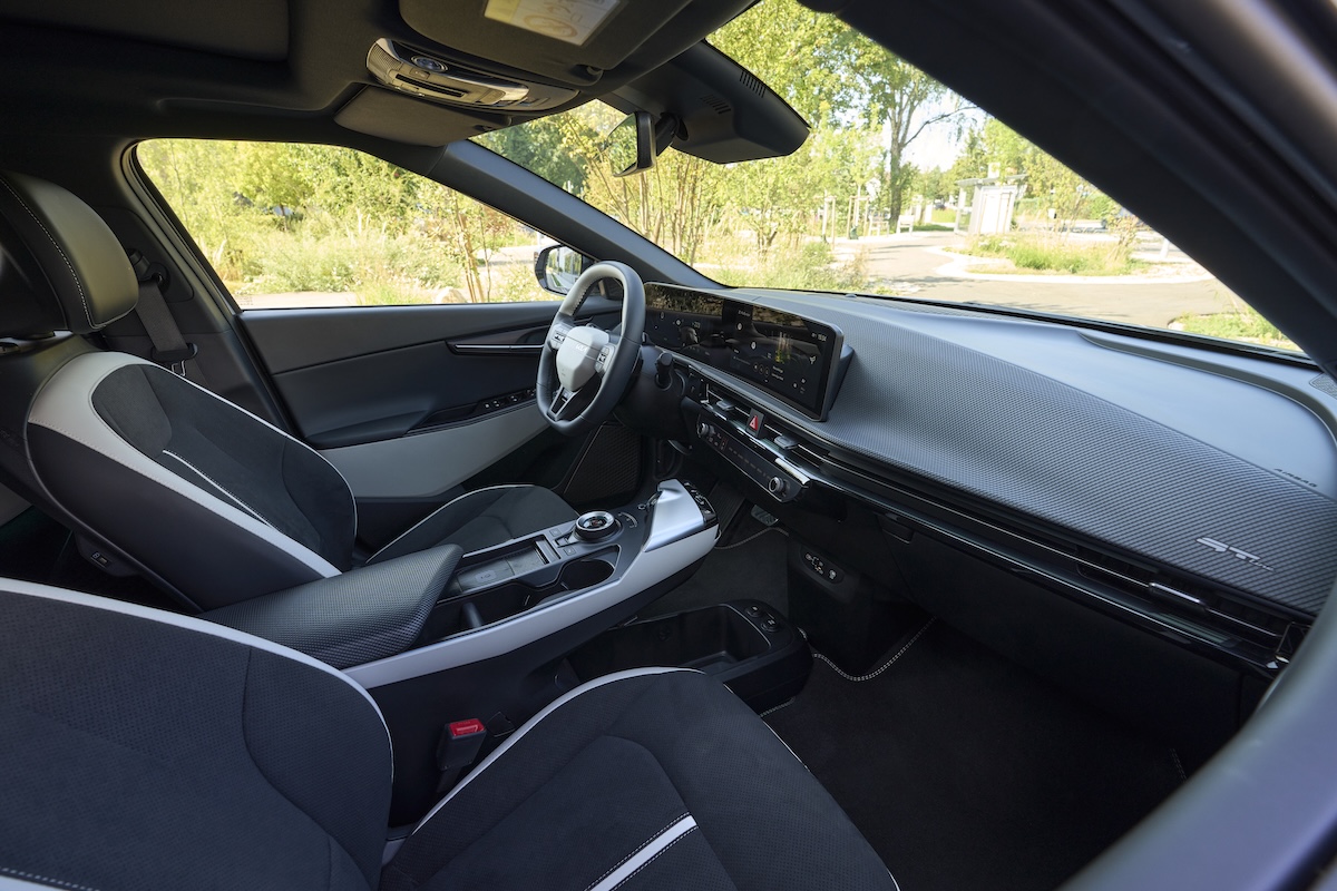 Kia EV6 si rinnova: fino a 582 km di autonomia e un look tutto nuovo Kia EV6 si rinnova: fino a 582 km di autonomia e un look tutto nuovo