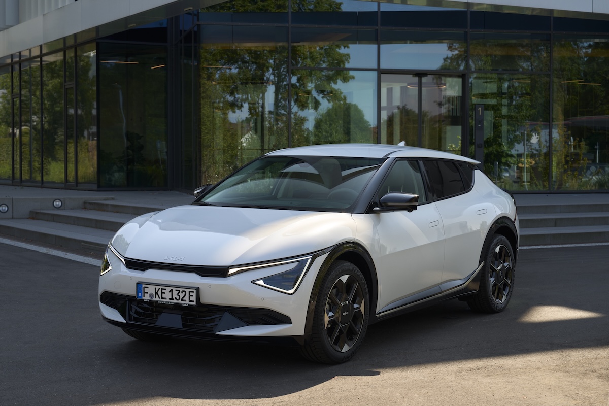 Kia EV6 si rinnova: fino a 582 km di autonomia e un look tutto nuovo Kia EV6 si rinnova: fino a 582 km di autonomia e un look tutto nuovo