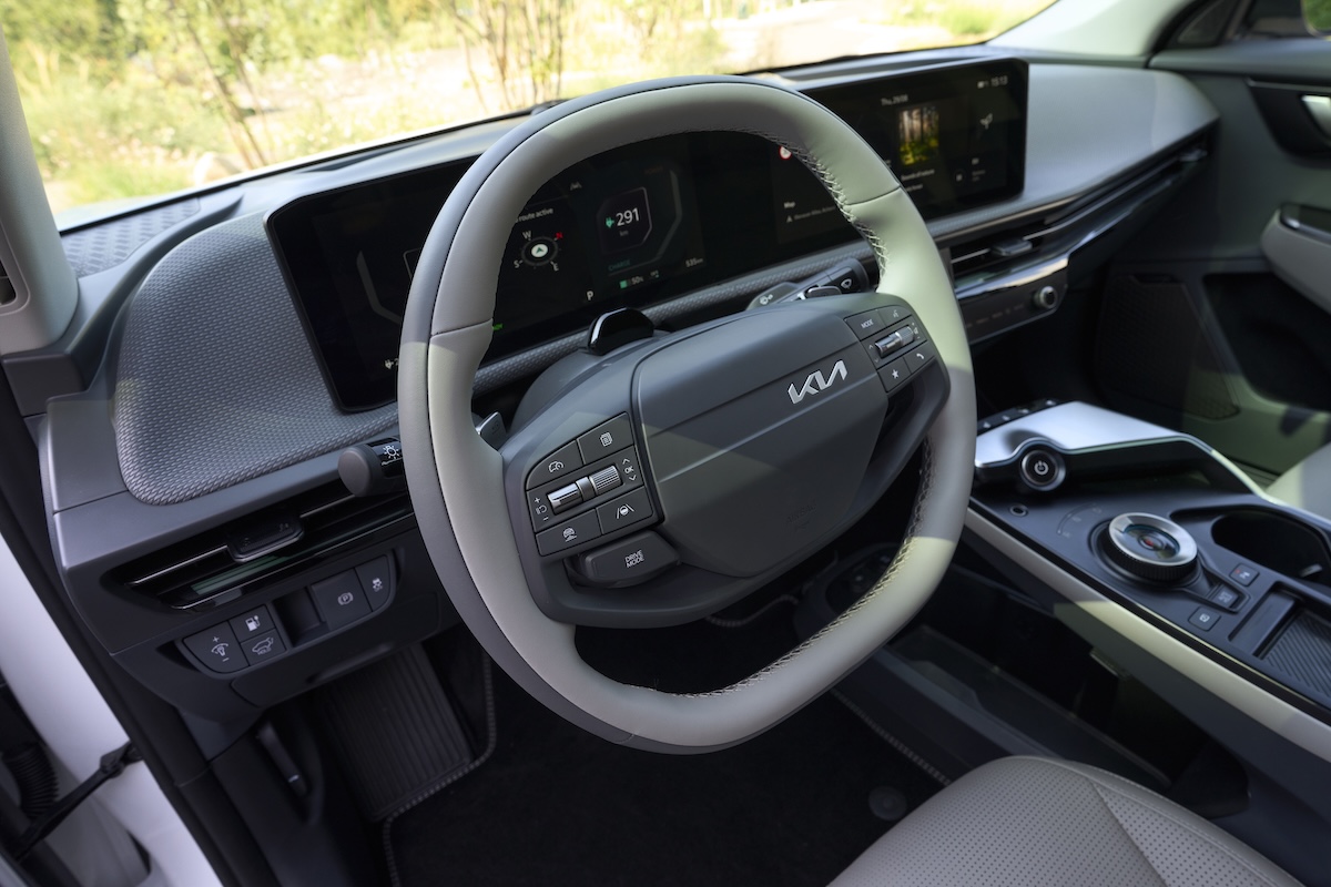 Kia EV6 si rinnova: fino a 582 km di autonomia e un look tutto nuovo Kia EV6 si rinnova: fino a 582 km di autonomia e un look tutto nuovo