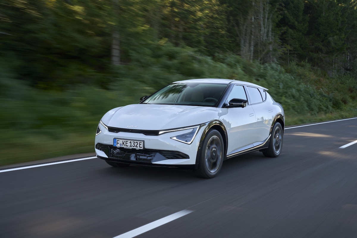 Kia EV6 si rinnova: fino a 582 km di autonomia e un look tutto nuovo Kia EV6 si rinnova: fino a 582 km di autonomia e un look tutto nuovo