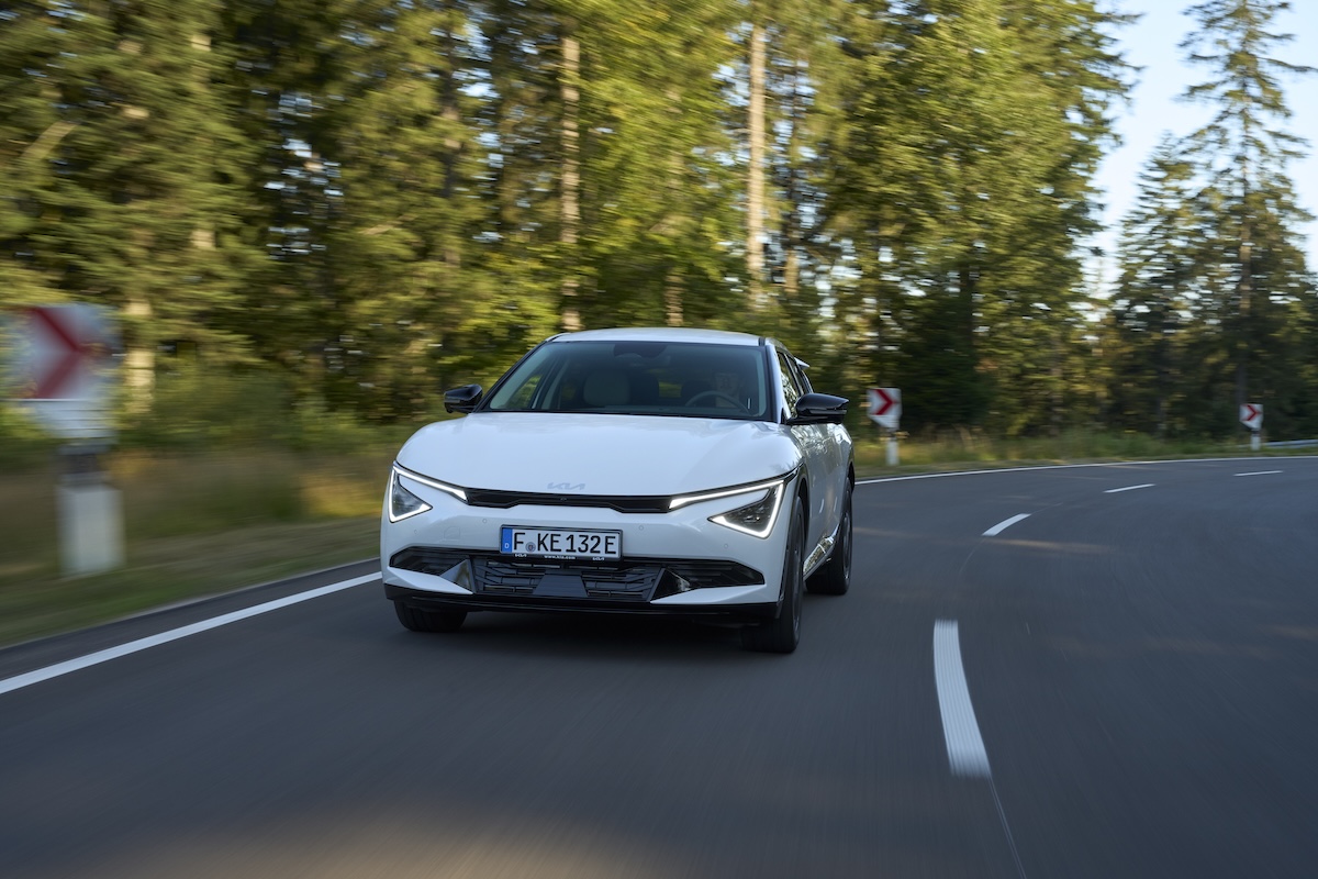 Kia EV6 si rinnova: fino a 582 km di autonomia e un look tutto nuovo Kia EV6 si rinnova: fino a 582 km di autonomia e un look tutto nuovo