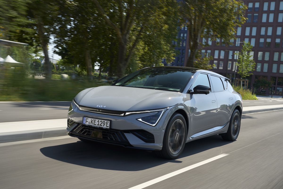 Kia EV6 si rinnova: fino a 582 km di autonomia e un look tutto nuovo Kia EV6 si rinnova: fino a 582 km di autonomia e un look tutto nuovo
