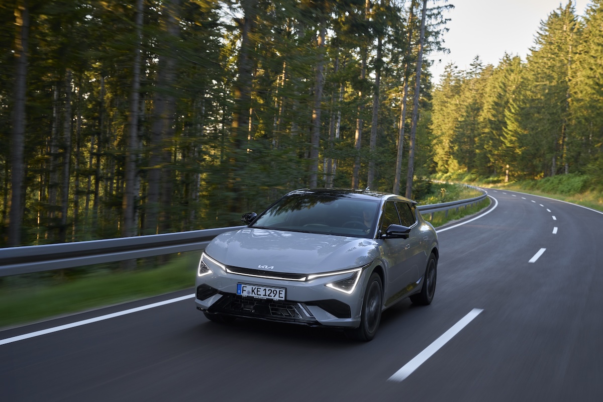 Kia EV6 si rinnova: fino a 582 km di autonomia e un look tutto nuovo Kia EV6 si rinnova: fino a 582 km di autonomia e un look tutto nuovo